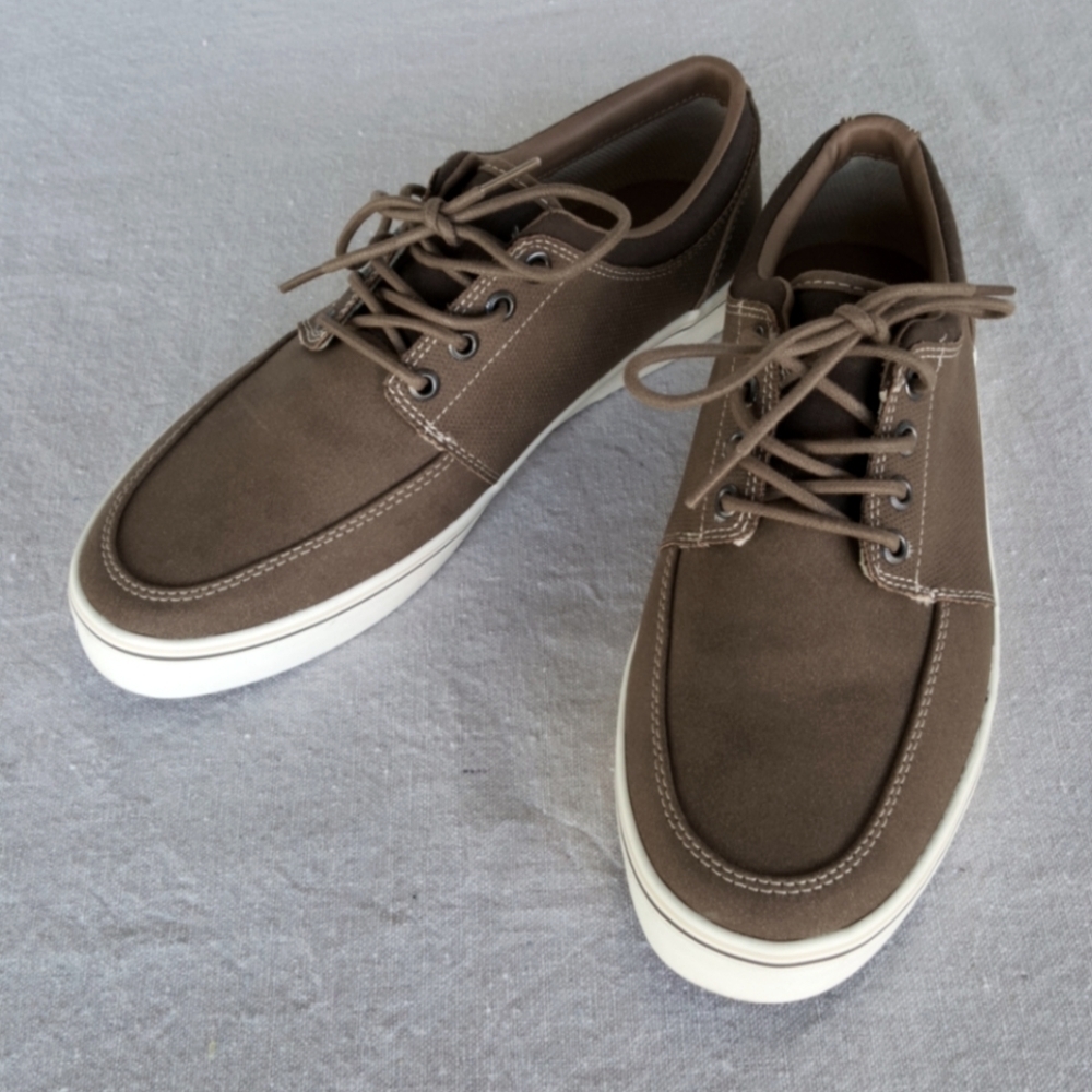 Men's Canvas Casual Sneakers NEVER WORN (Size 8)